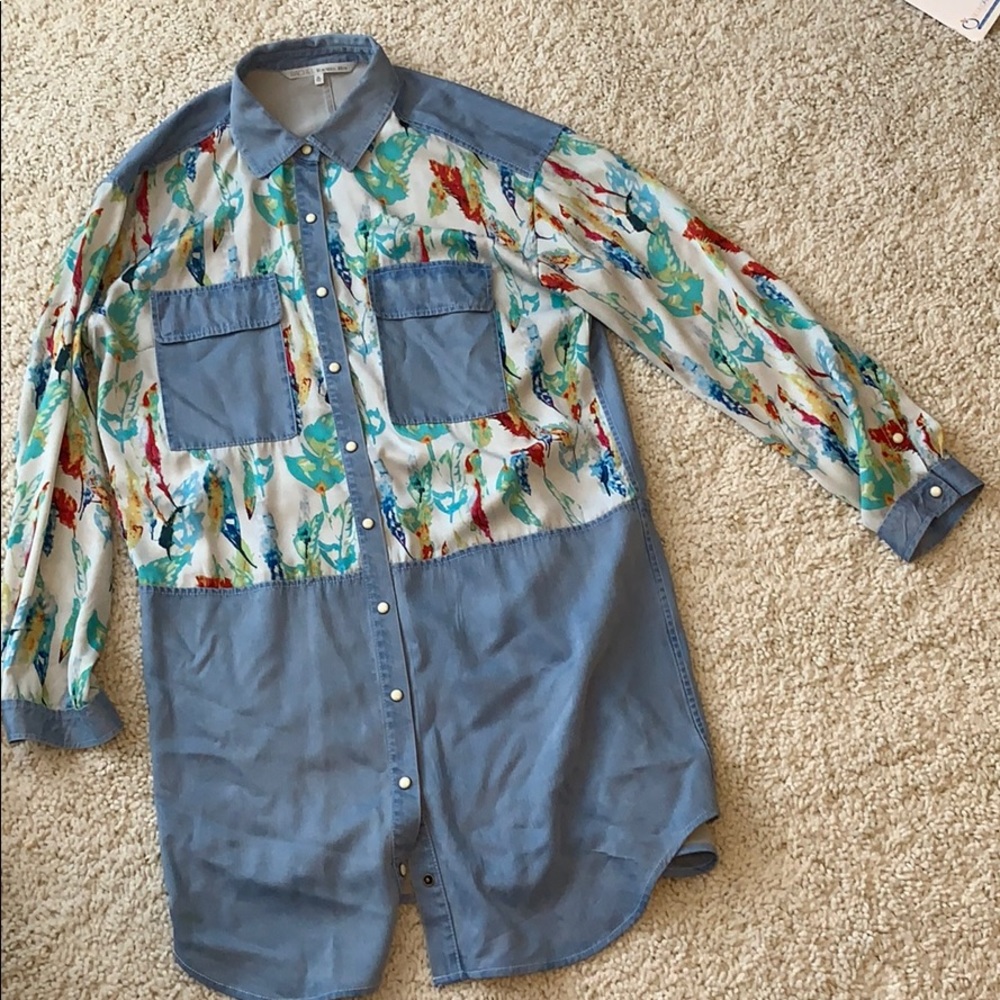 Over sized shirt/ dress, beautiful detail!